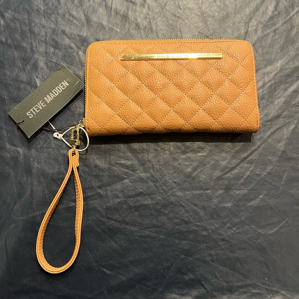 Steve Madden mustard wallet - NWT